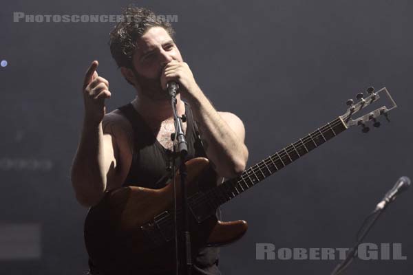 FOALS - 2016-08-28 - SAINT CLOUD - Domaine National - Grande Scene - Yannis Philippakis